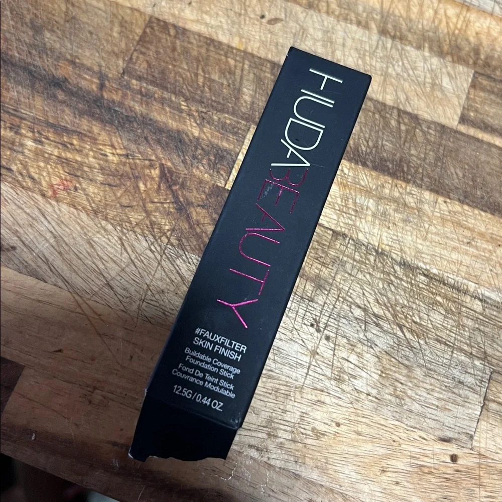 ⚡️💕HUDA BEAUTY Foundation Stick Biscotti